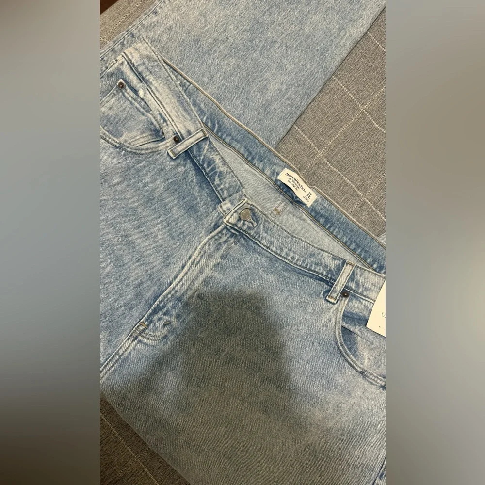Abercrombie & Fitch Sky Blue '90s Straight Jeans - Picture 4 of 5